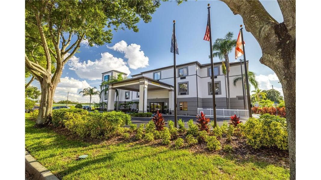 Clarion Pointe Lakeland — photograph 1