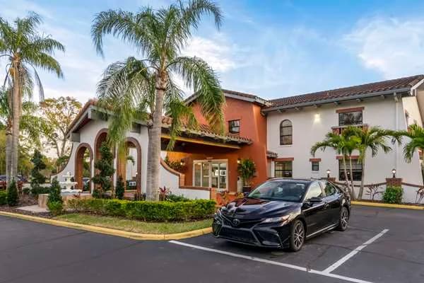 Clarion Pointe Tampa Brandon building exterior