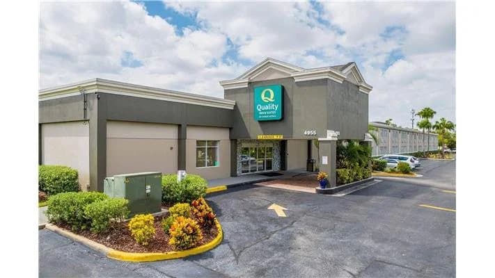 Quality Inn & Suites Tampa — photograph 1