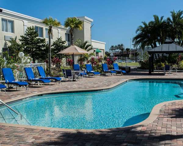 Quality Inn & Suites Tampa — photograph 2