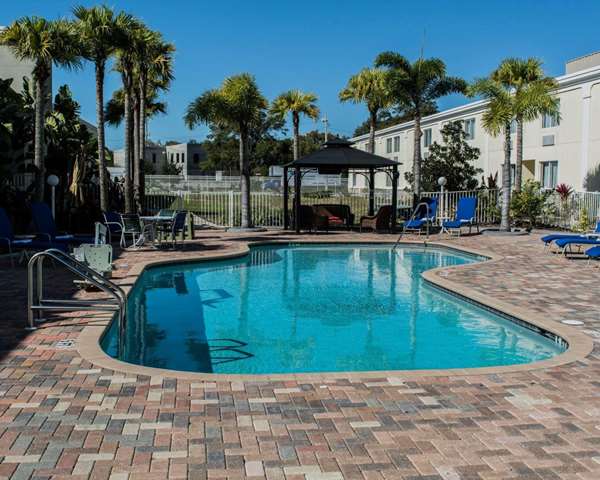 Quality Inn & Suites Tampa — photograph 4