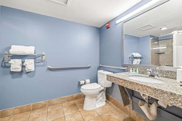 Quality Inn & Suites Tampa — photograph 5