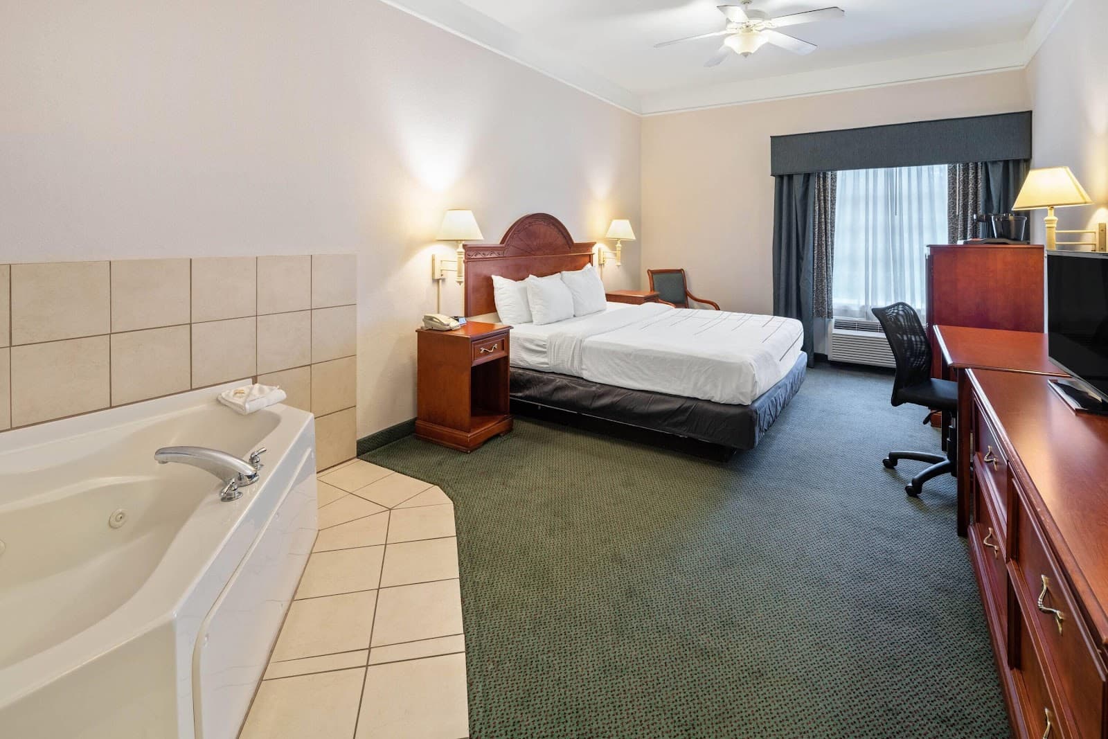 La Quinta Inn & Suites Fort Myers — photograph 5